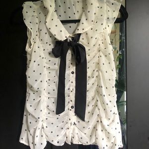 Polka dot blouse w bow detail